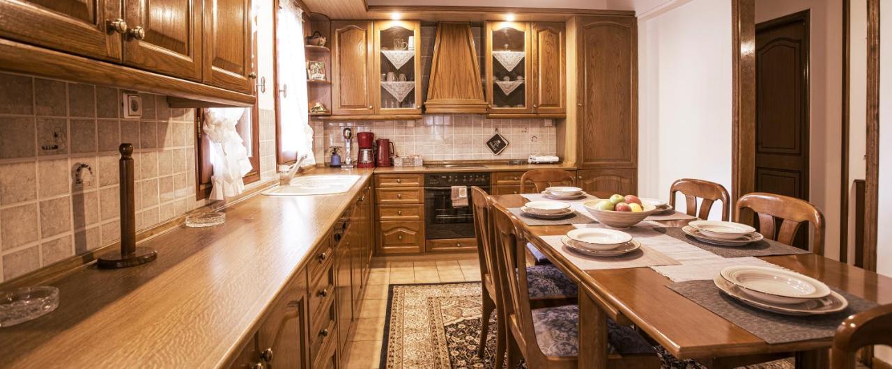 Georgia'S Guesthouse Кастория Экстерьер фото