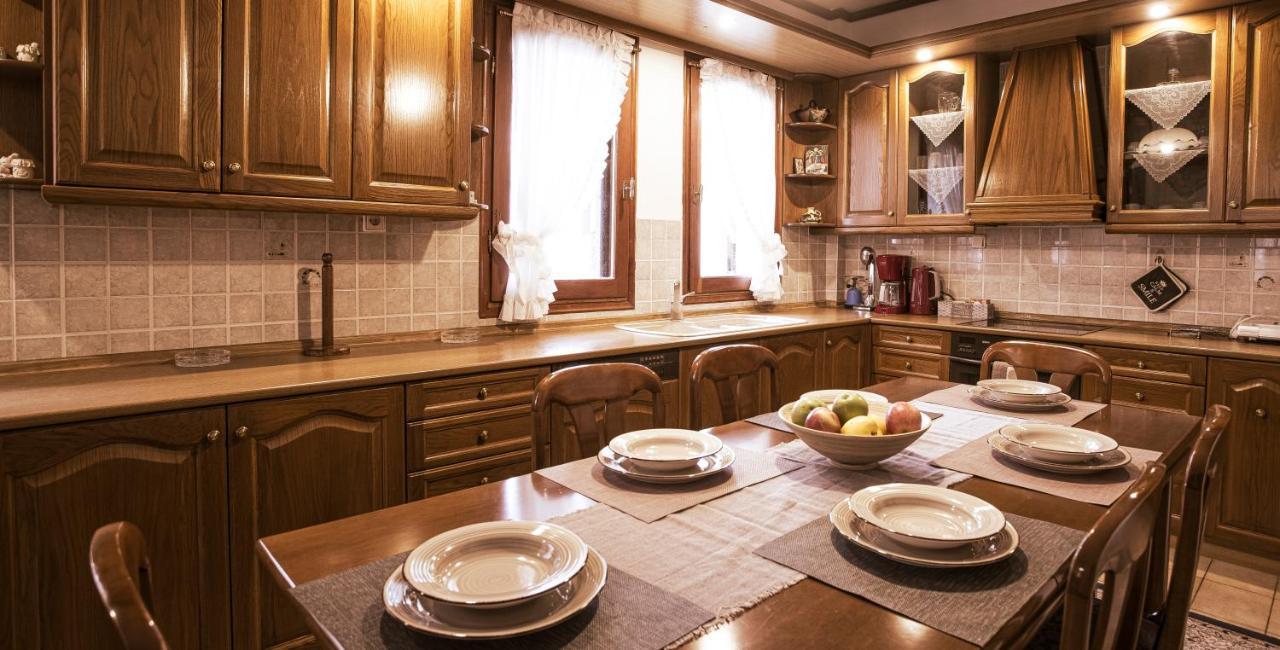 Georgia'S Guesthouse Кастория Экстерьер фото