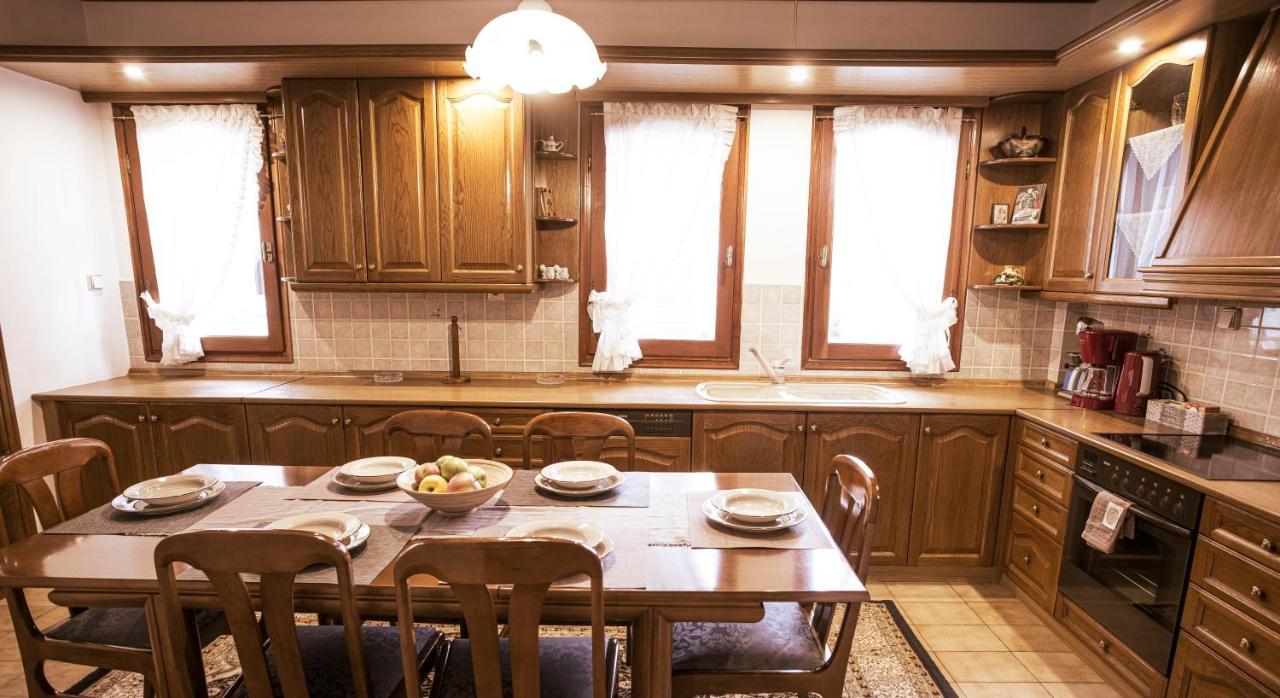 Georgia'S Guesthouse Кастория Экстерьер фото