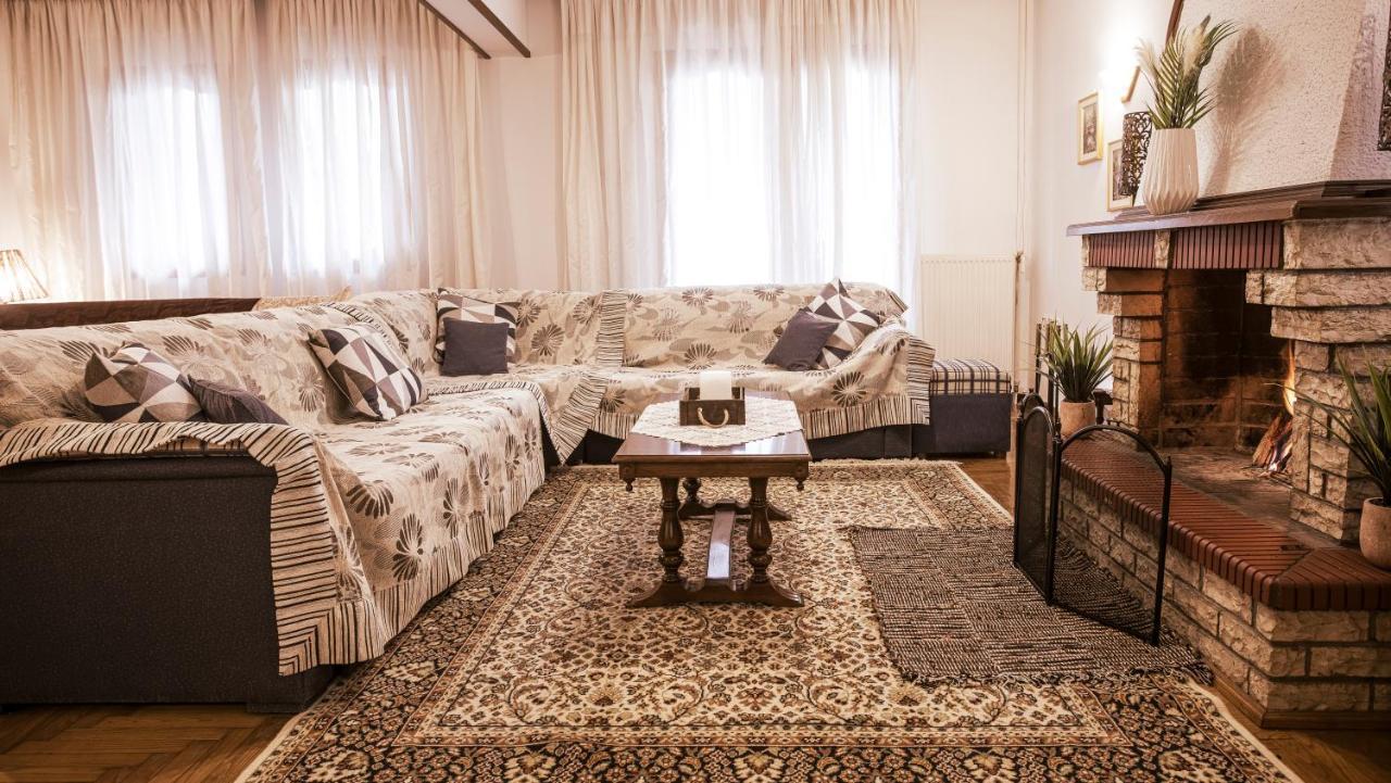Georgia'S Guesthouse Кастория Экстерьер фото